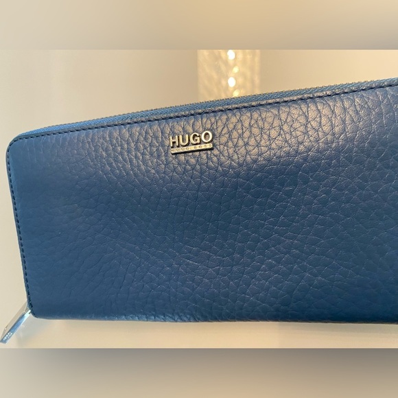 HUGO ziparound Pebbled Blue Wallet NWOT - Picture 2 of 7